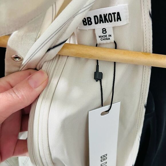 BB Dakota Charlize Striped Lace Up Back Dress 8 Beige Mini A-line - Picture 7 of 9